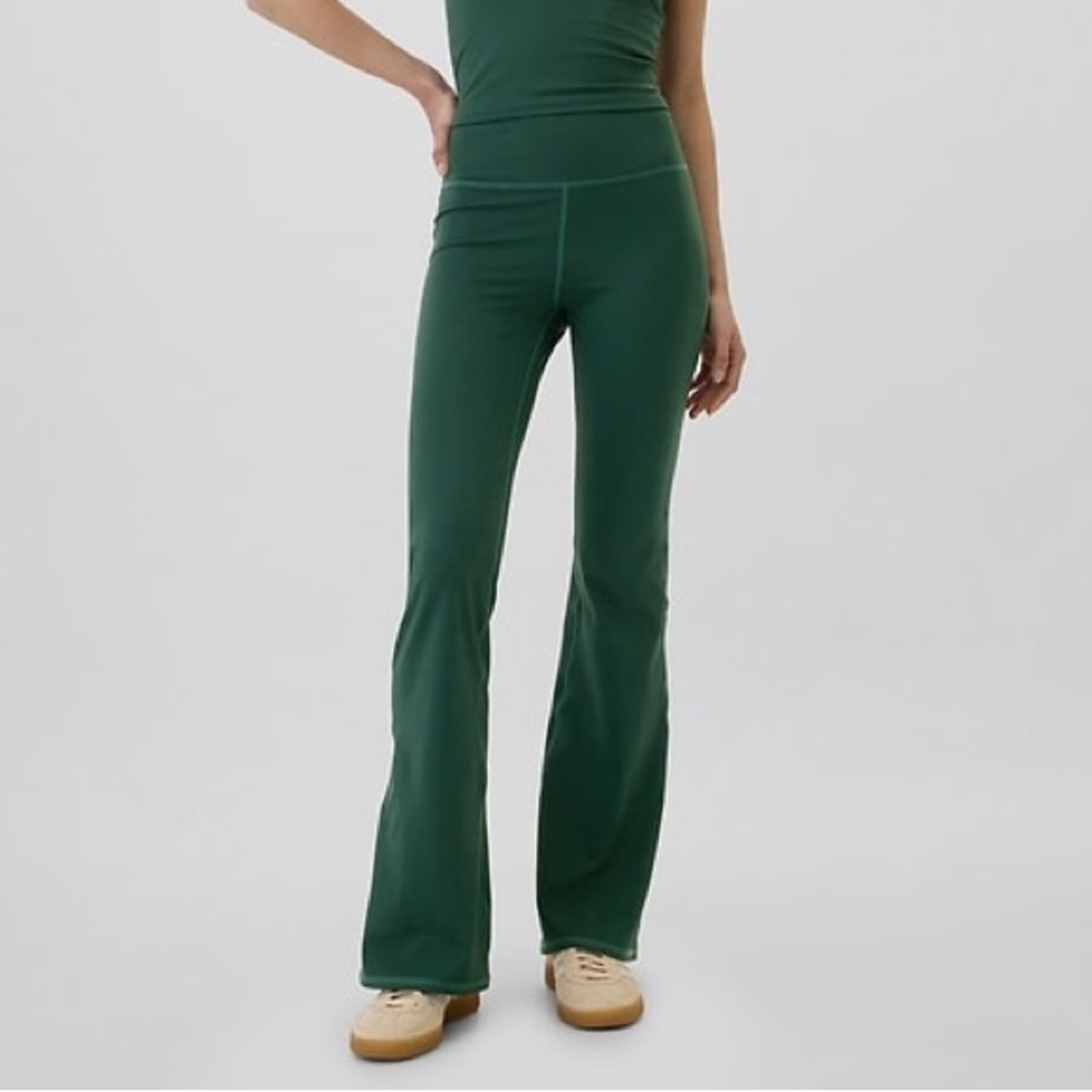 GAP Fit Sky High Green Flared Leggings